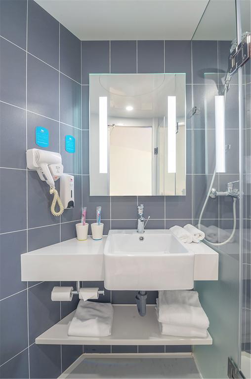Hanting Express Changhong Bridge Hotel 2*